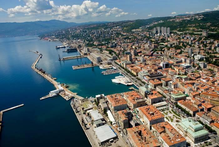 Deluxe Apartment Marina With A Private Parking Риека Экстерьер фото
